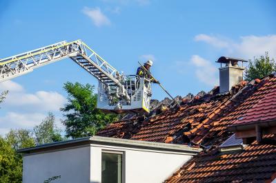 Kirchheim Teck: Dachstuhlbrand - Loescharbeiten dauern an